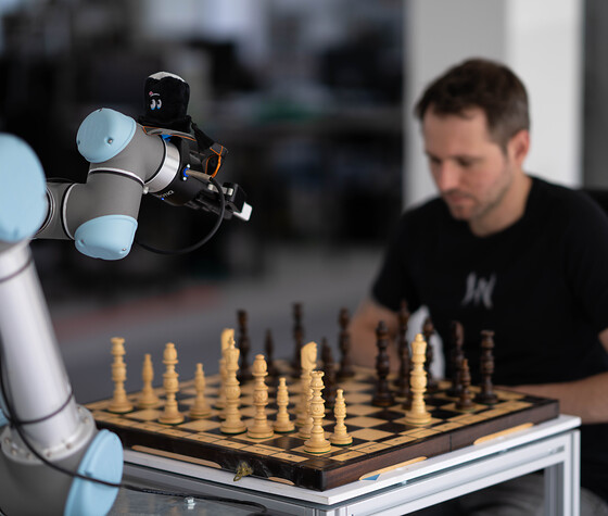 Industrie-Roboter hautnah erleben und selber programmieren