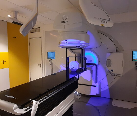 Wie wird eine Strahlentherapie appliziert – Besichtigung eines medizinischen Linearbeschleunigers, © Maya Shariff, Erlangen