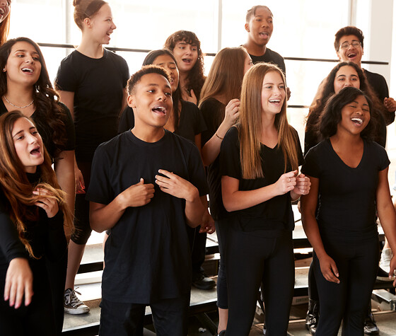 Singen in Gemeinschaft macht glücklich!, © shutterstock/Monkey Business Images